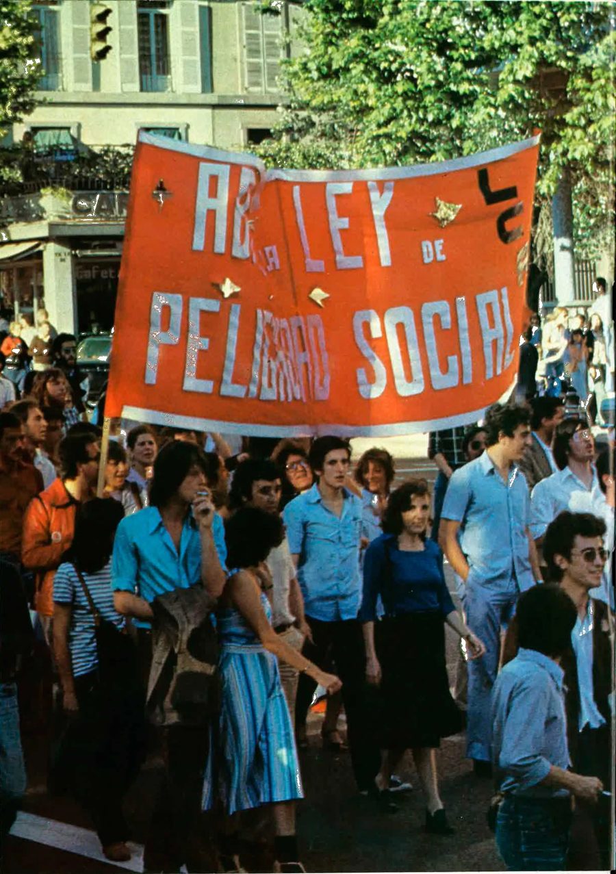 Pancarta que demana l'abolició de la Llei de Perillositat Social